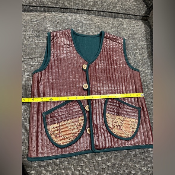 Kids Quilted Vest with Pockets - Picture 2 of 6